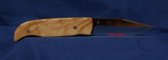 Couteau pliant liner lock lame inoxydable N690 manche en fourche de peuplier stabilisé