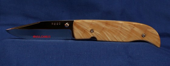 Couteau pliant liner lock lame inoxydable N690 manche en fourche de peuplier stabilisé