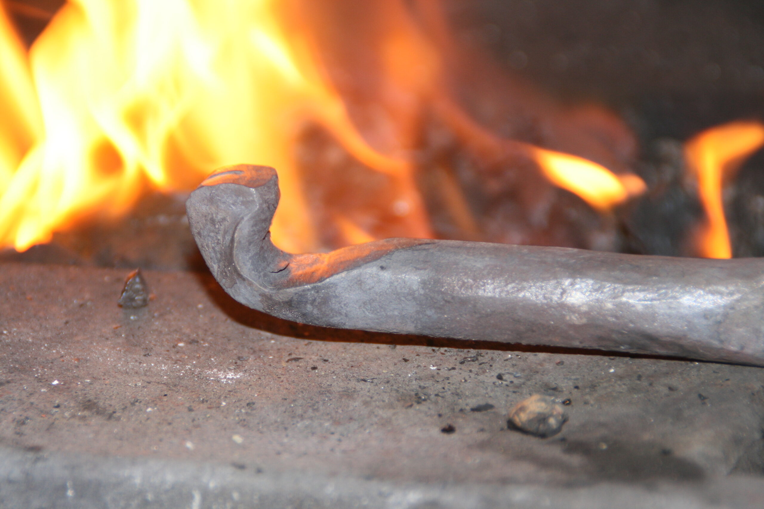 Couteau forgé et sculpté tête de cobra