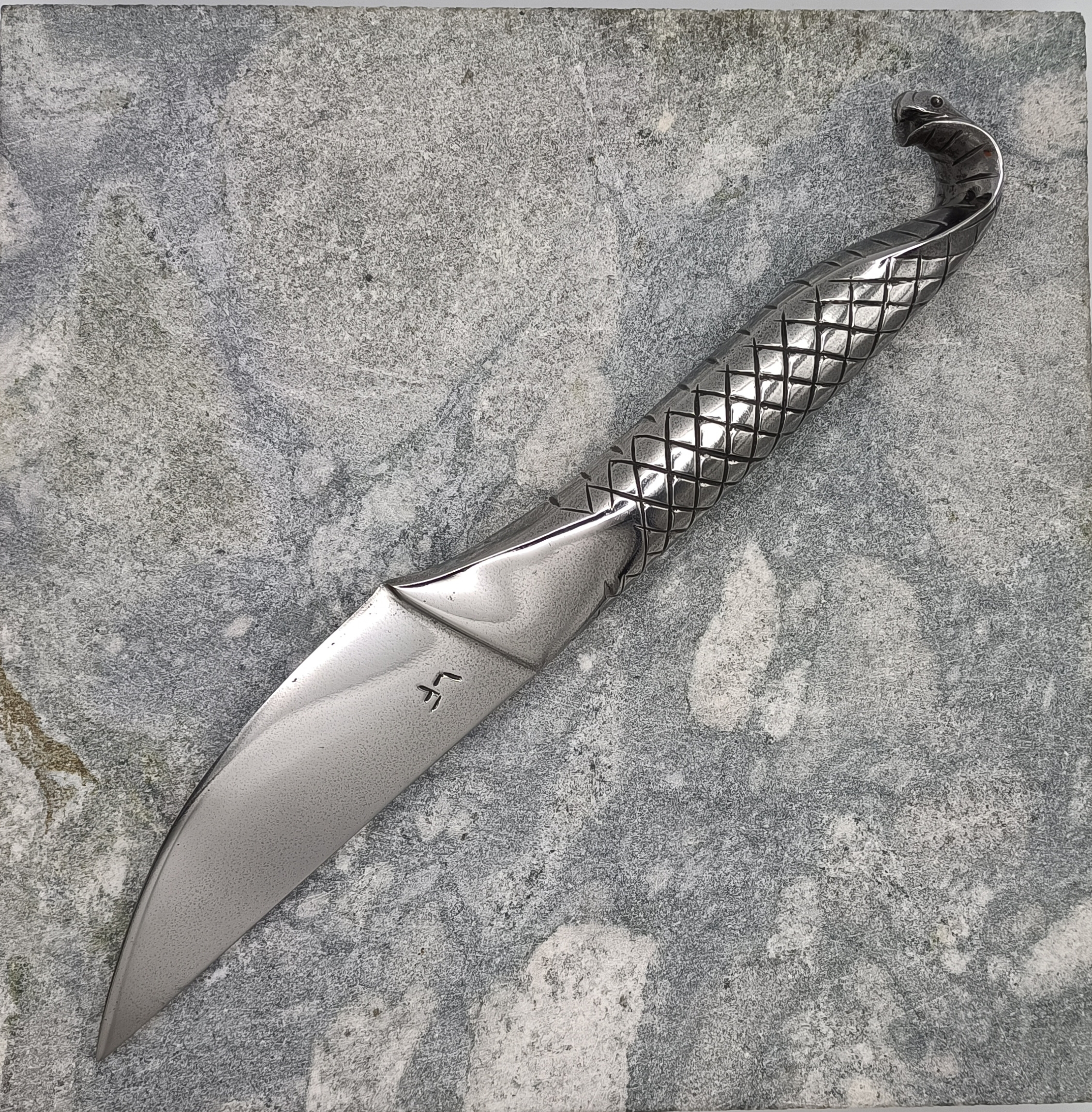 Couteau forgé et sculpté tête de cobra